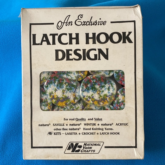 Latch Hook Kit “Floral Cameo” 20 x 27” Vintage NWT - Picture 3 of 5